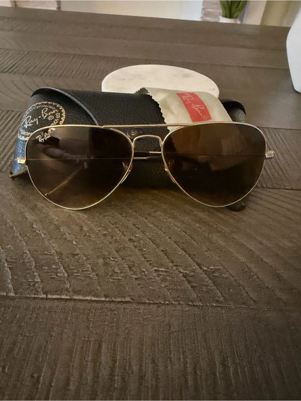Ray-Ban Men’s Gold Frame Brown Lens Aviator Sunglasses with Case